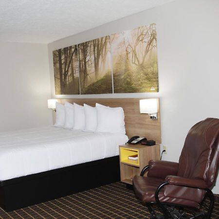 Days Inn By Wyndham Forest Buitenkant foto