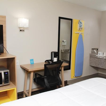 Days Inn By Wyndham Forest Buitenkant foto
