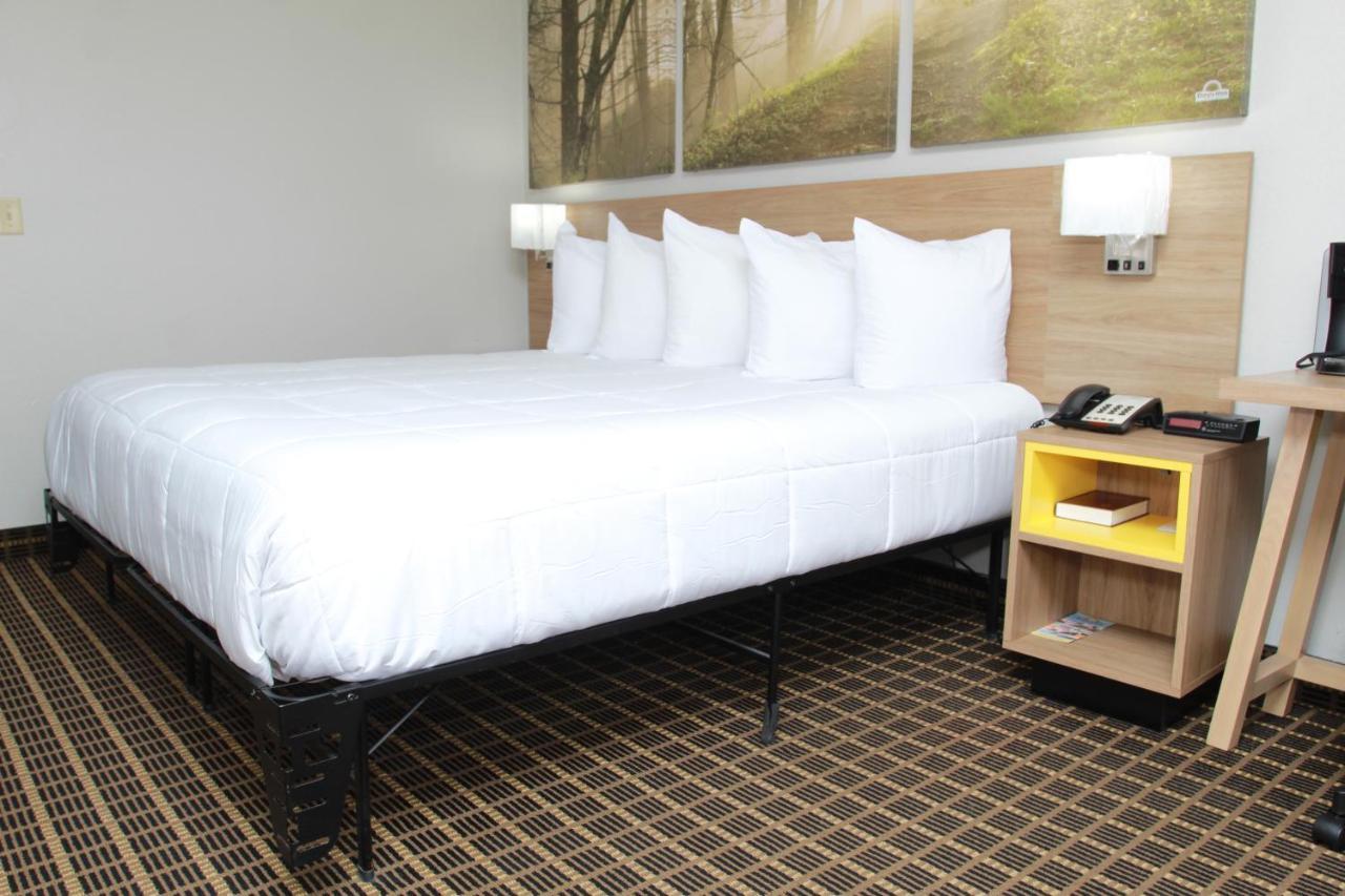 Days Inn By Wyndham Forest Buitenkant foto